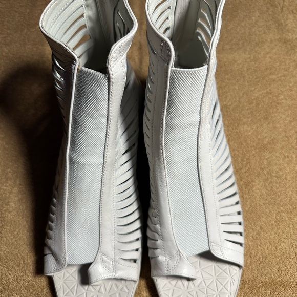 Nike Wedge Sandals - Picture 2 of 7